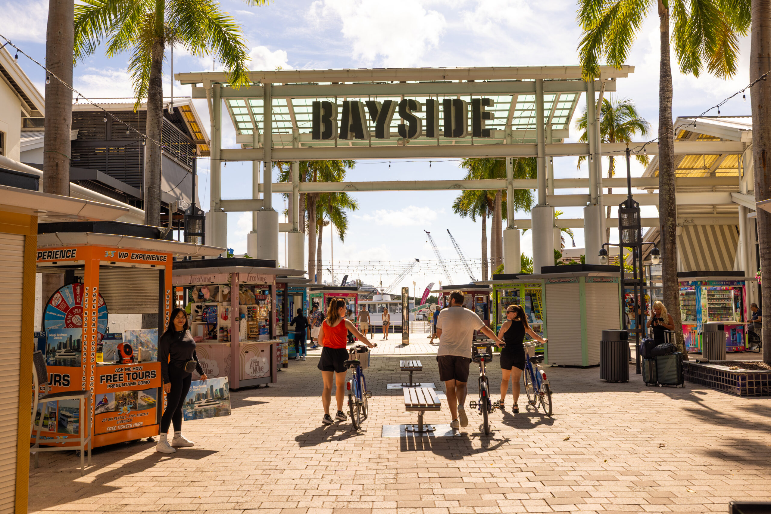 Entryway - Bayside Marketplace - Downtown Miami - ©Andres Henao