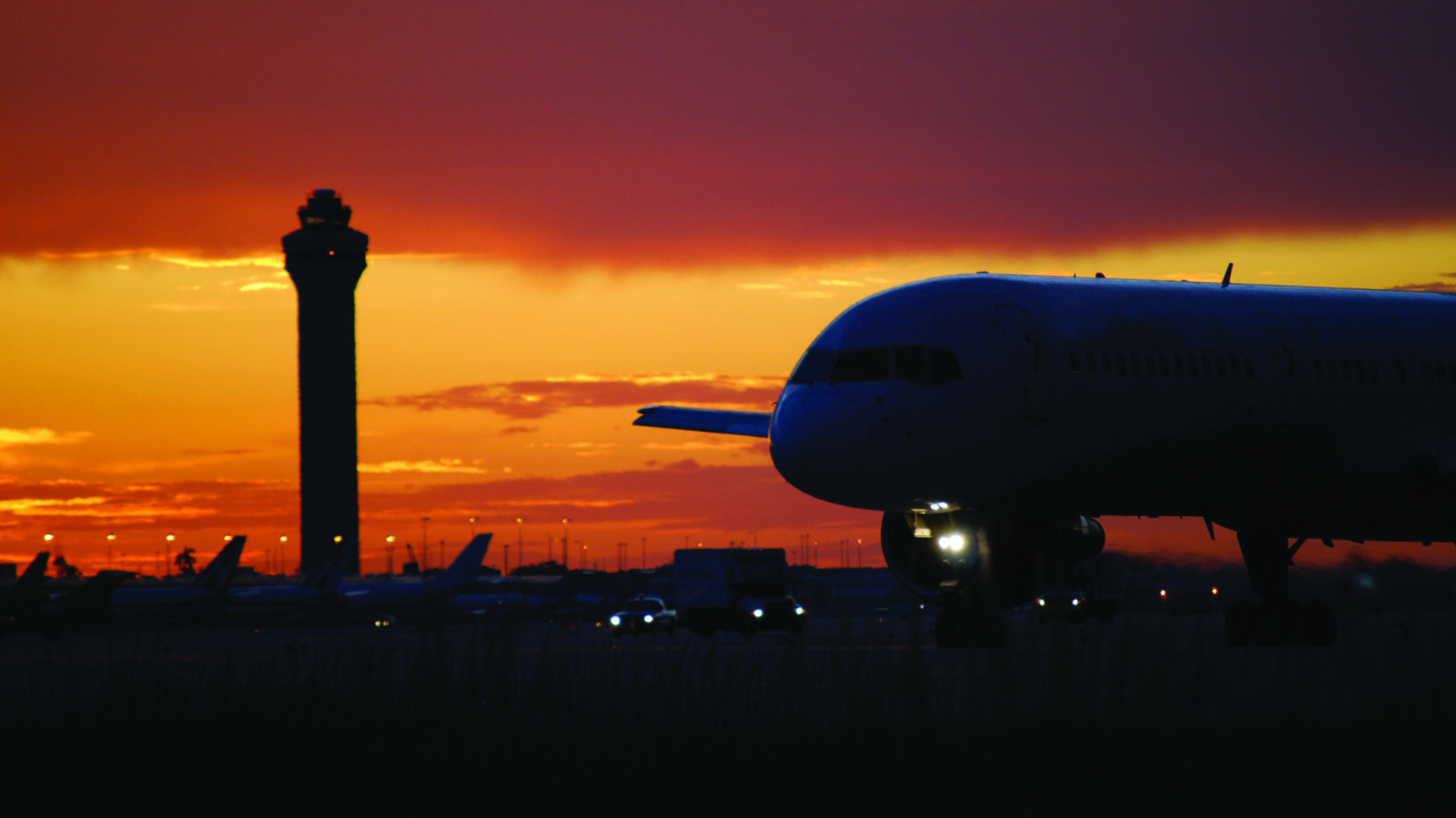 Vliegtuig bij ATC Tower Miami Airport 1